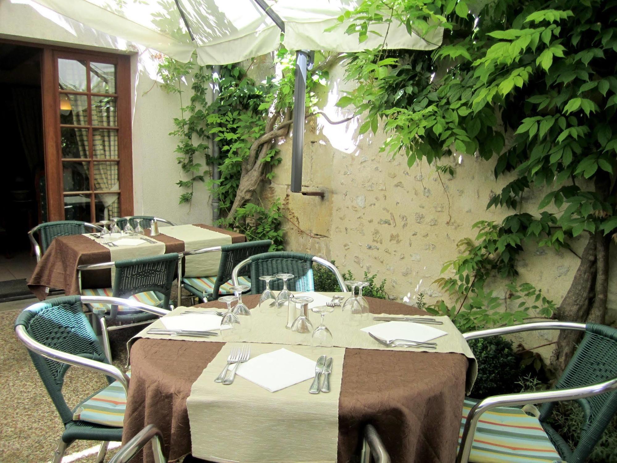 Logis Auberge Le Colombien - Hotel Et Restaurant Villandry Exteriör bild
