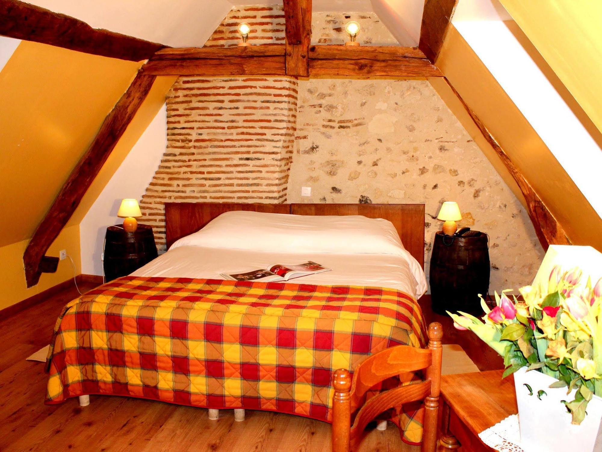 Logis Auberge Le Colombien - Hotel Et Restaurant Villandry Exteriör bild