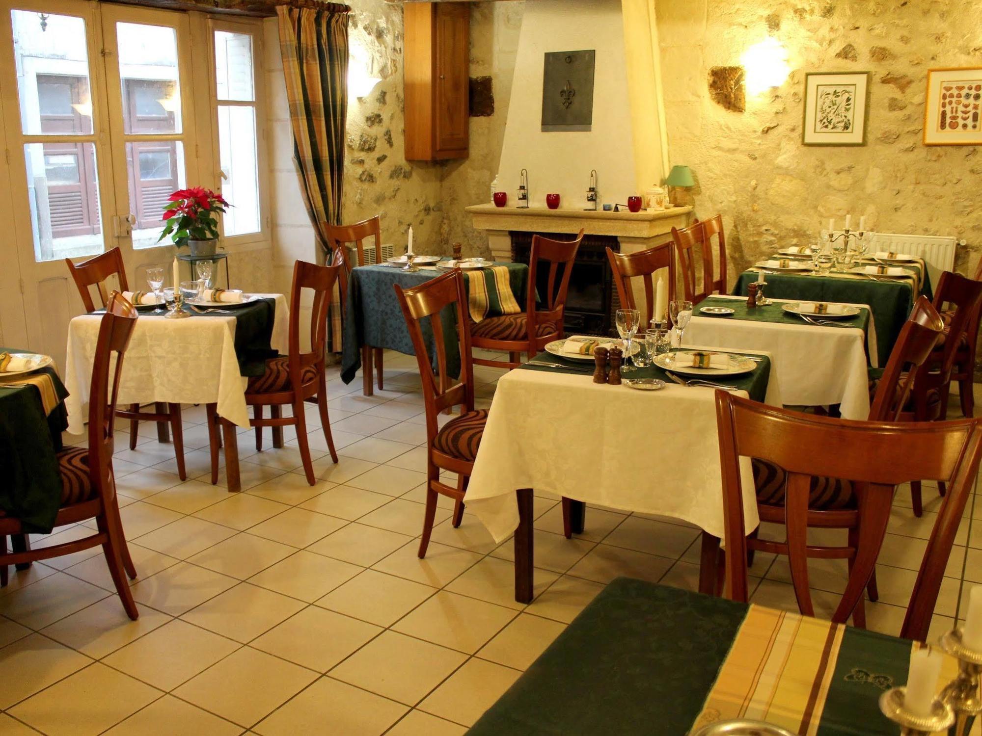 Logis Auberge Le Colombien - Hotel Et Restaurant Villandry Exteriör bild