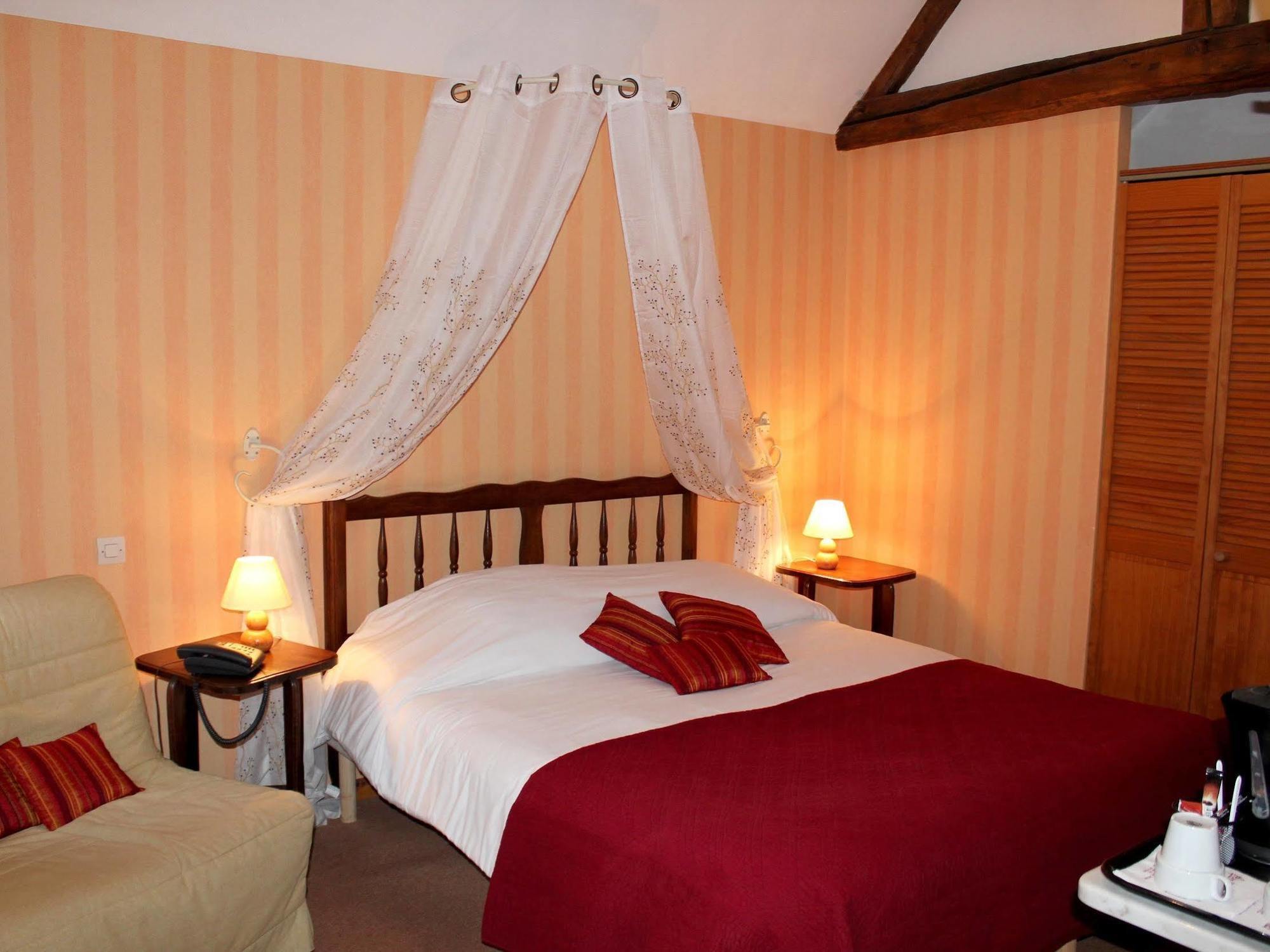 Logis Auberge Le Colombien - Hotel Et Restaurant Villandry Exteriör bild