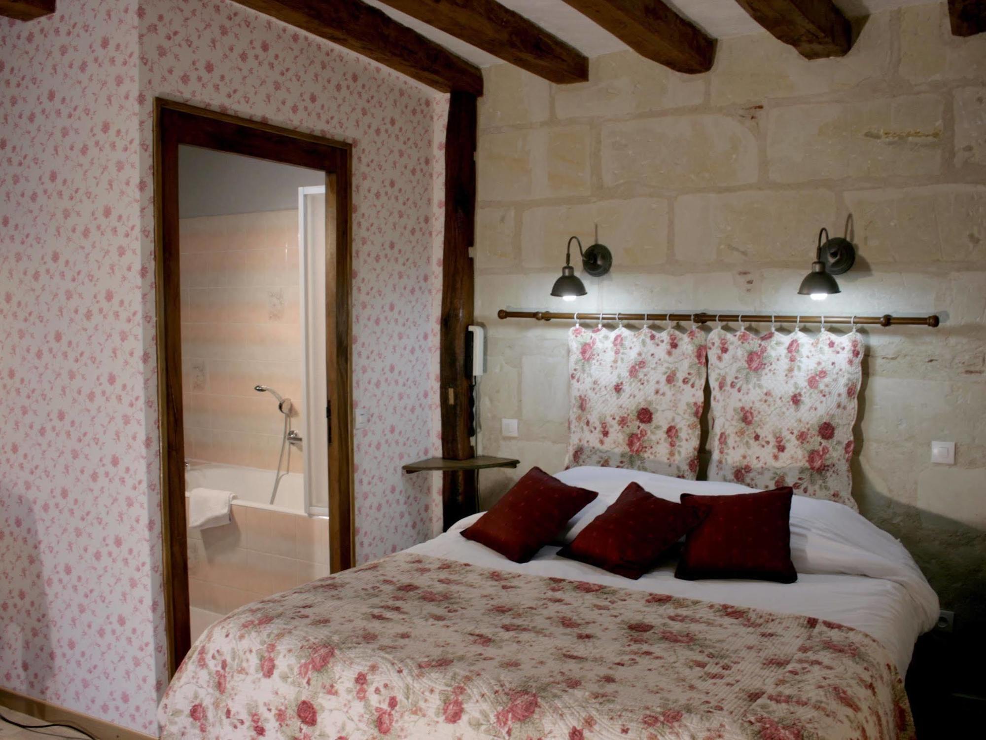 Logis Auberge Le Colombien - Hotel Et Restaurant Villandry Exteriör bild