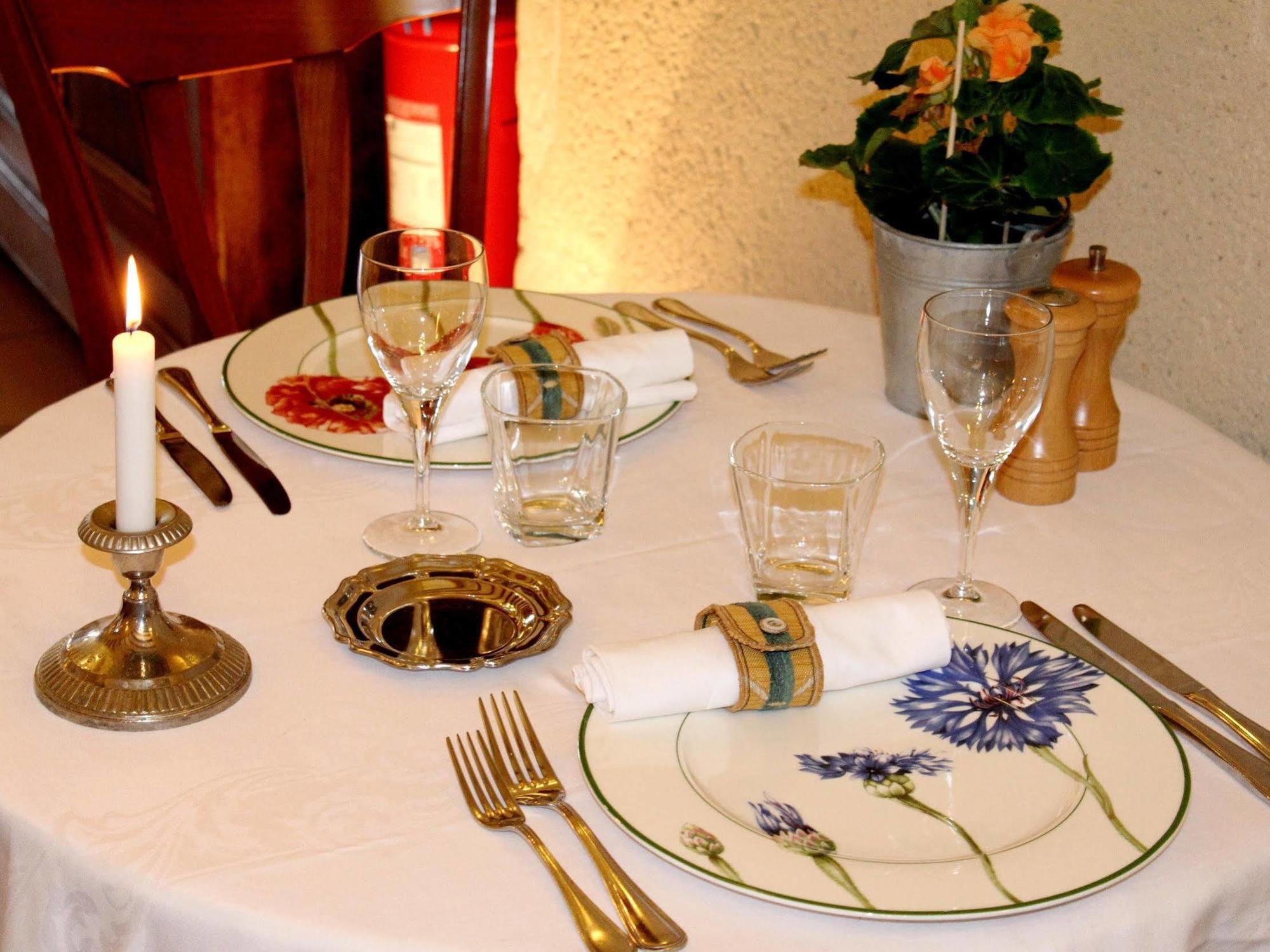Logis Auberge Le Colombien - Hotel Et Restaurant Villandry Exteriör bild